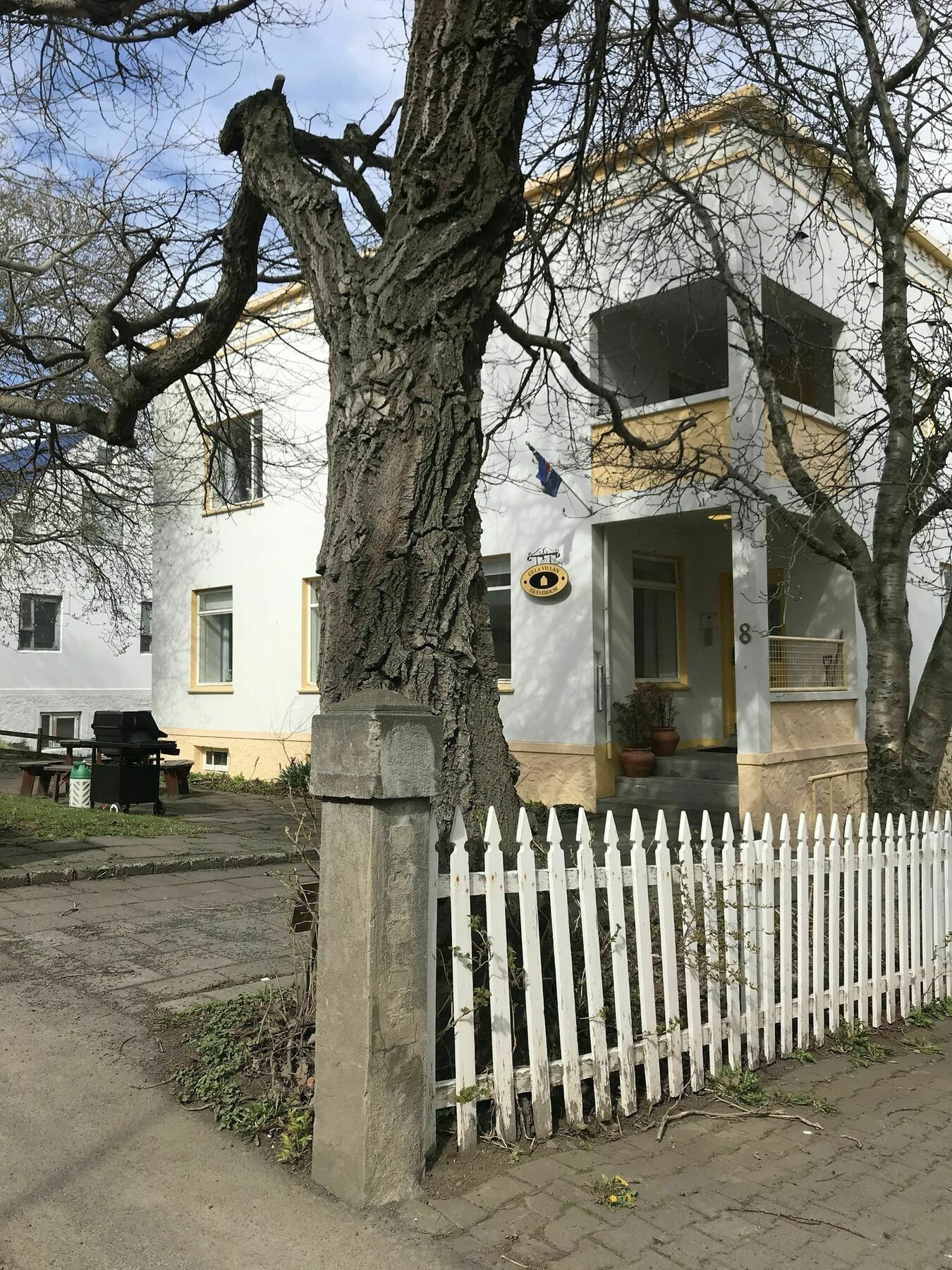 Gula Villan Guesthouse Akureyri Exterior photo
